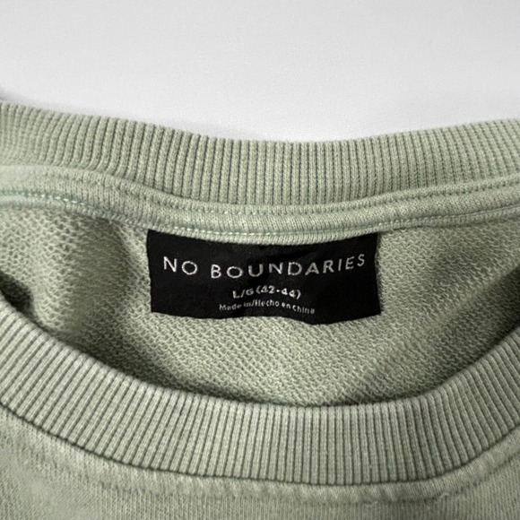 No Boundaries Women's Sage Green Crew Neck Long Sleeve Pullover Sweatshirt Large - Picture 8 of 8